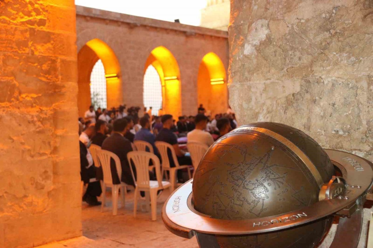 Bakan Koca, Kasımiye Medresesi’nde gençlerle buluştu