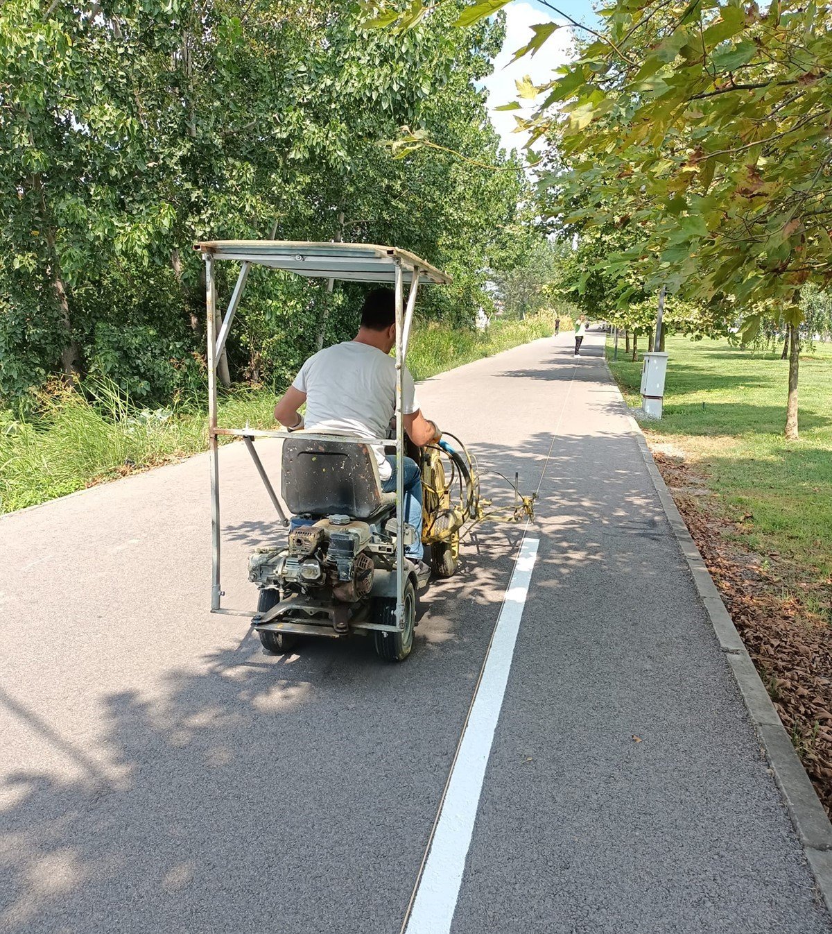 Sakarya’da bisiklet yollarında boyama çalışmaları