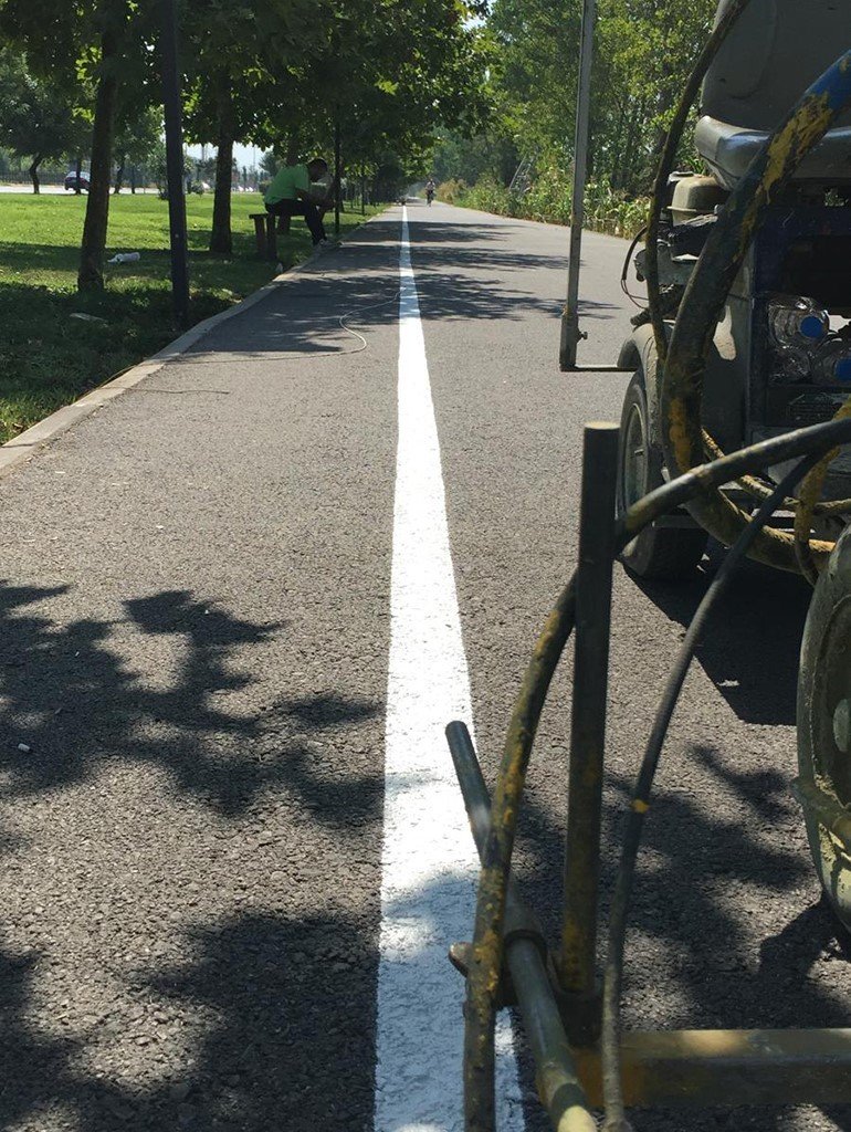 Sakarya’da bisiklet yollarında boyama çalışmaları