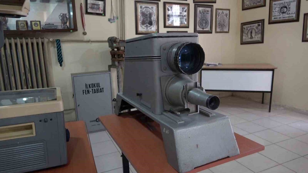 Siirt Lisesi müzesi tarihe ışık tutuyor