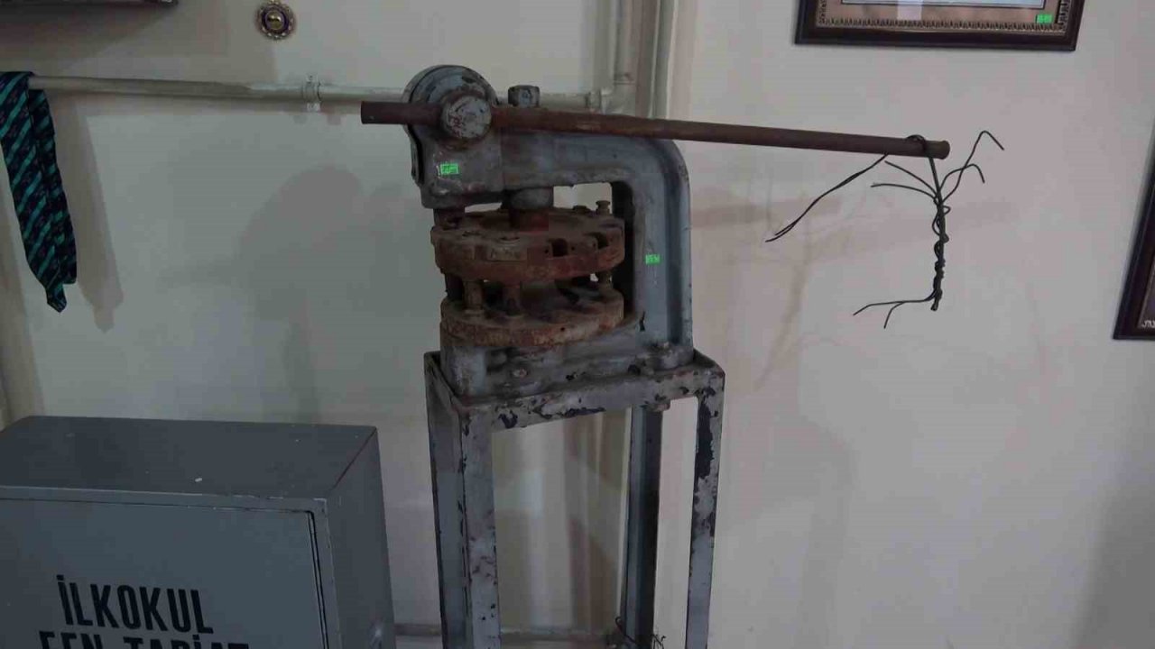 Siirt Lisesi müzesi tarihe ışık tutuyor