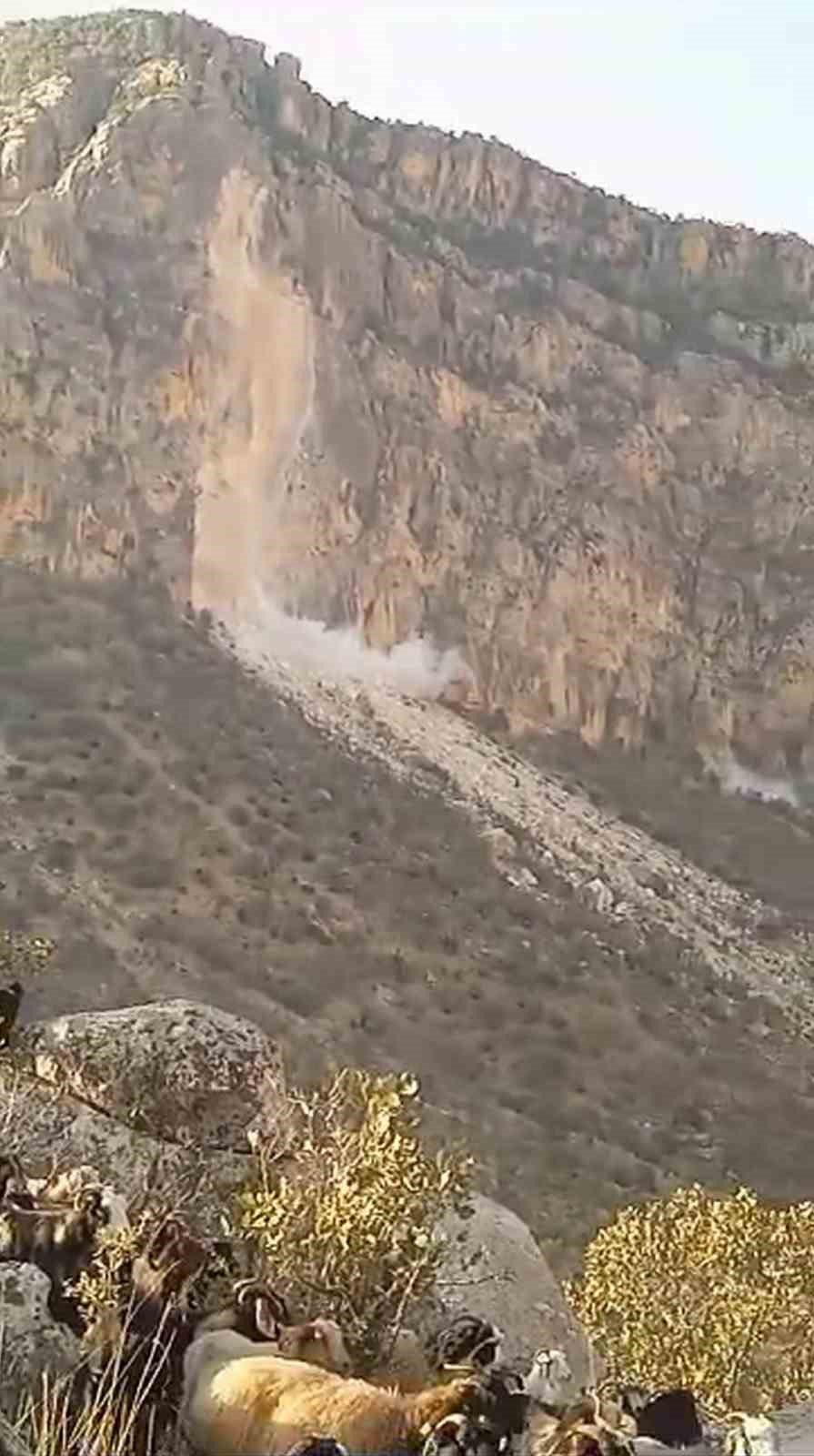 Siirt’teki deprem bir çobanın cep telefonuyla görüntülendi