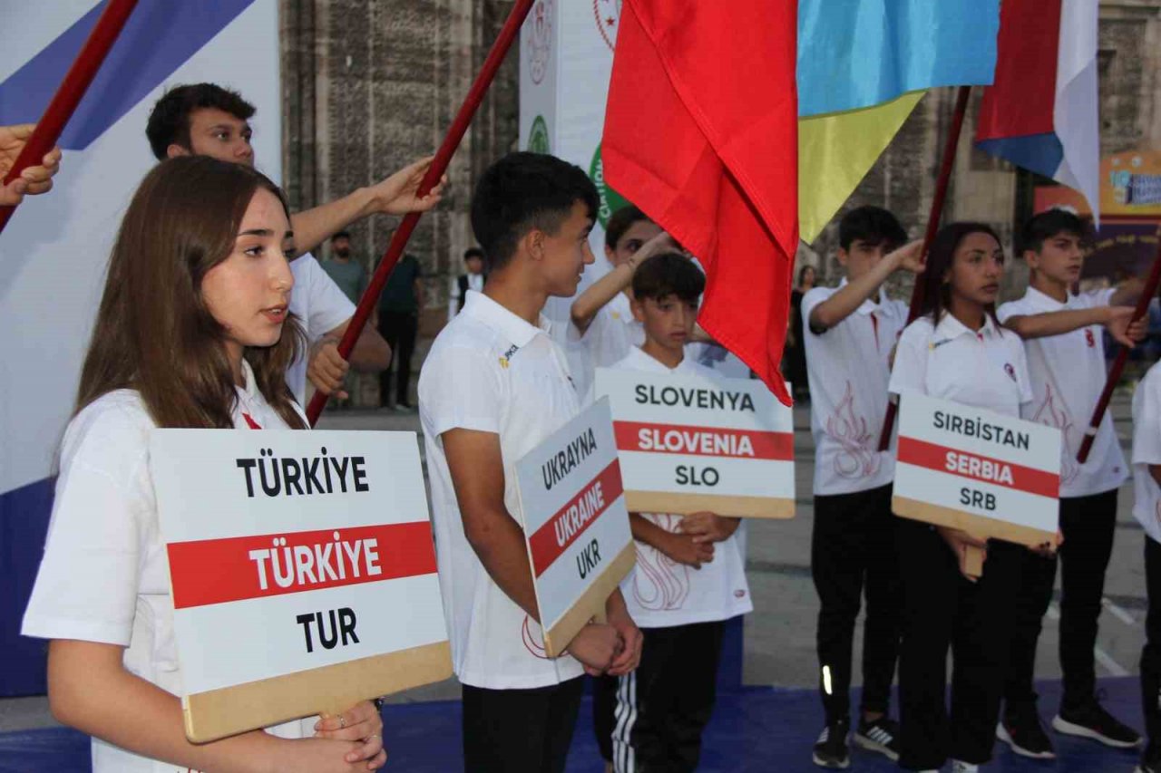 Balkan U18 Atletizm Şampiyonası’nın açılış seremonisi yapıldı