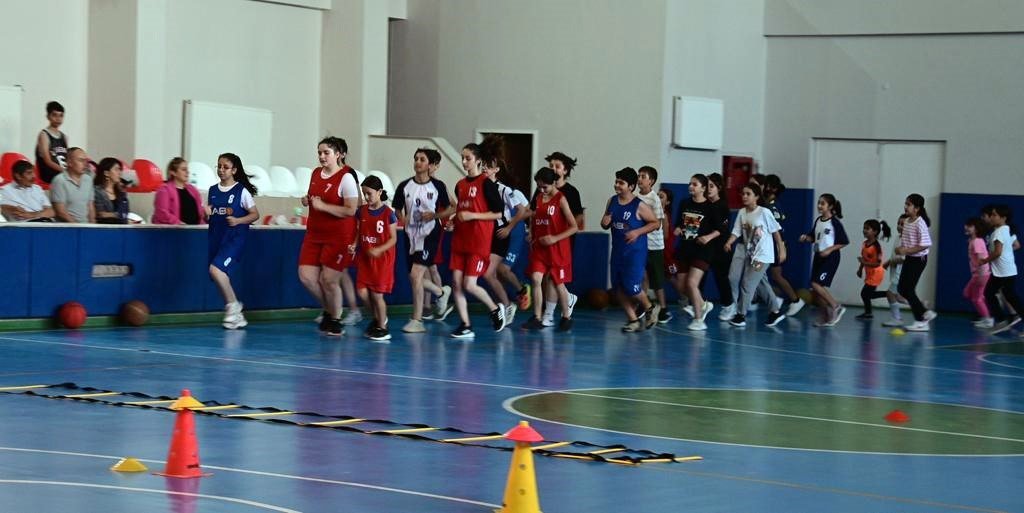 Geleceğin sporcularını yetiştiriyorlar