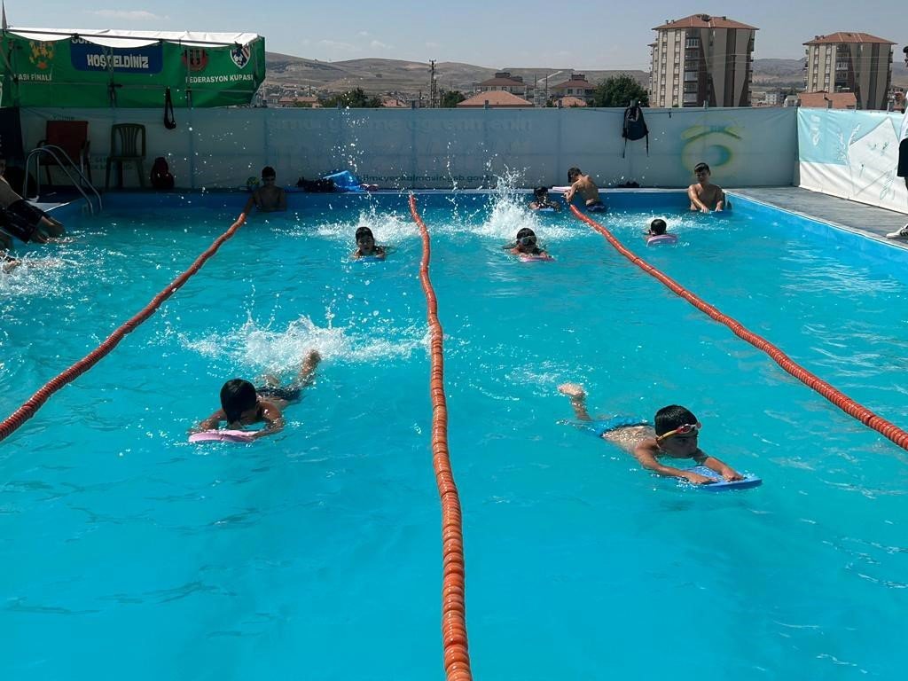 Geleceğin sporcularını yetiştiriyorlar