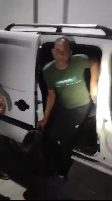 Balık istifi göçmen kaçakçılığı: Araçtan 12 kişi çıktı