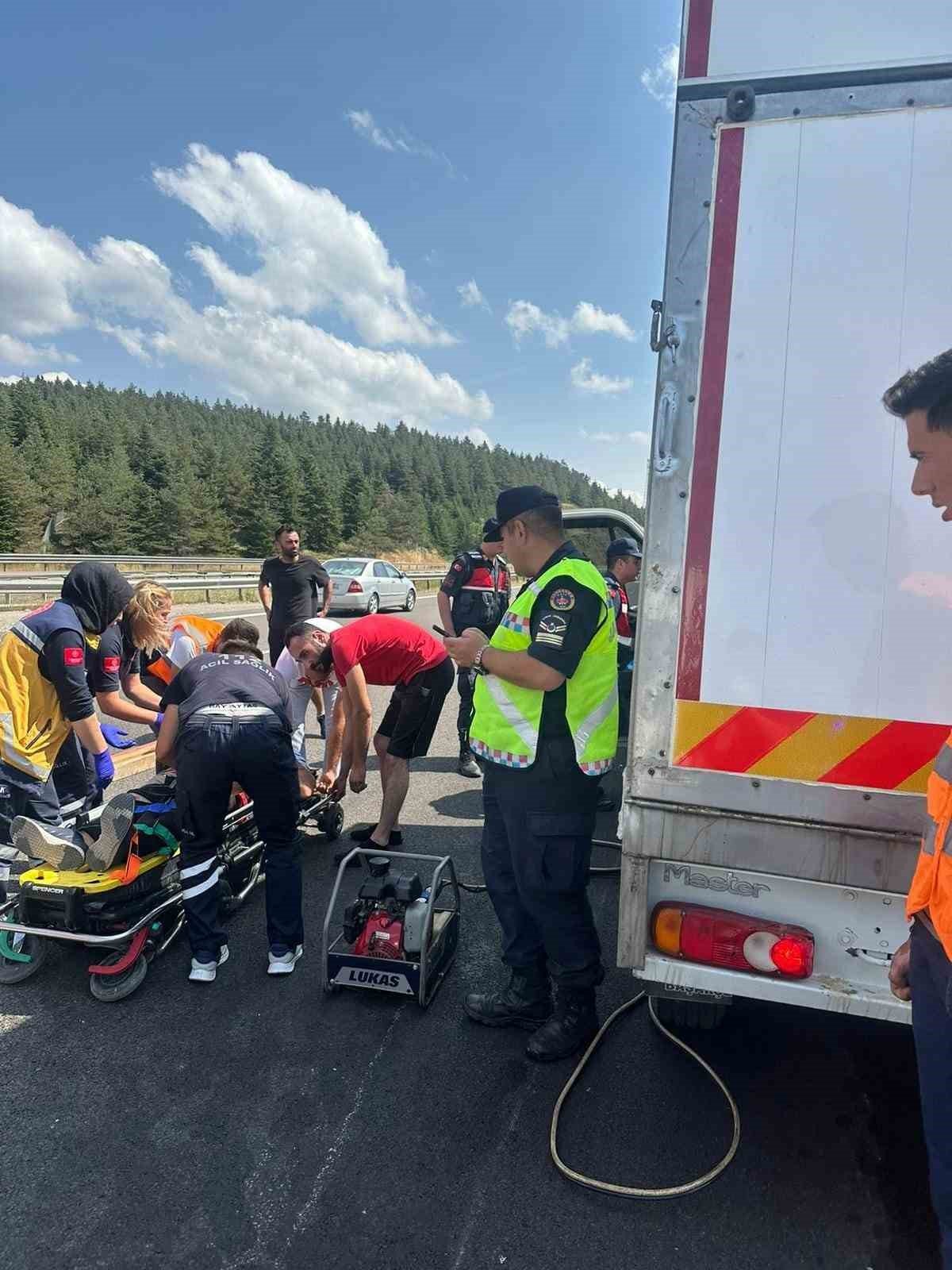 Kamyonet, tırın dorsesine ok gibi saplandı: 1 yaralı