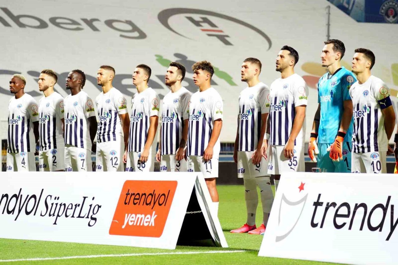 Trendyol Süper Lig: Kasımpaşa: 0 - Trabzonspor: 0 (Maç devam ediyor)