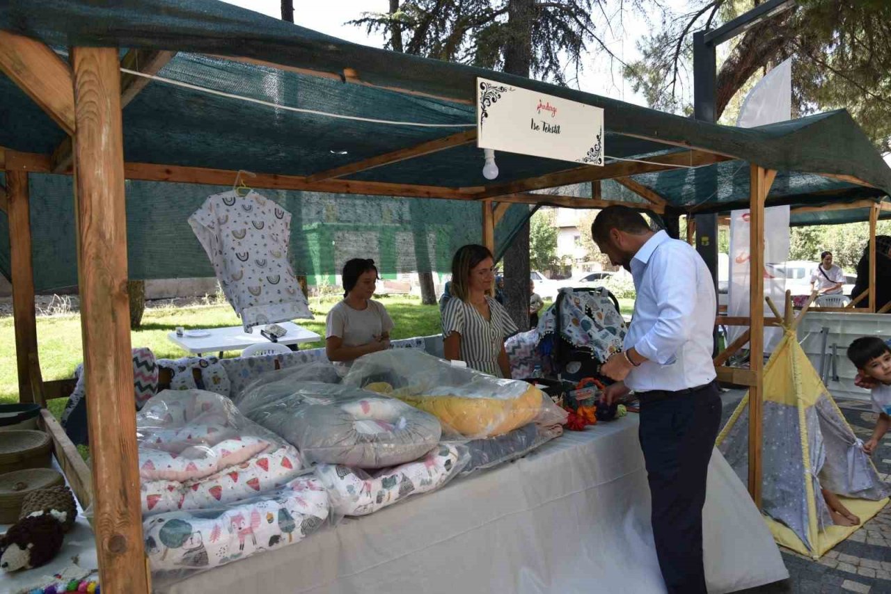 Sındırgılı kadınlar sanat sokağı ile geleneği devam ettirdi