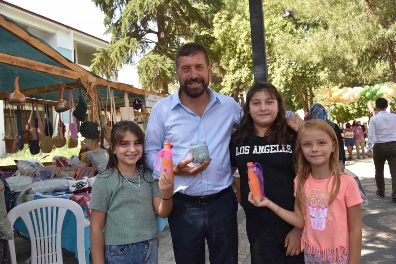 Sındırgılı kadınlar sanat sokağı ile geleneği devam ettirdi