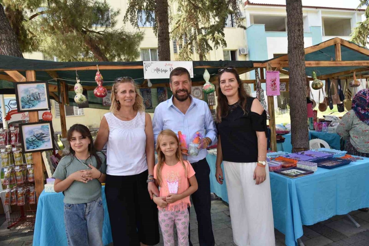 Sındırgılı kadınlar sanat sokağı ile geleneği devam ettirdi