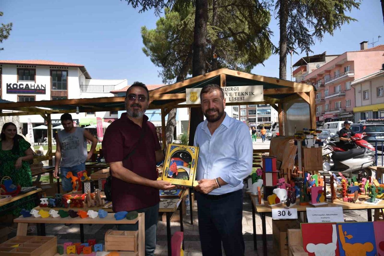 Sındırgılı kadınlar sanat sokağı ile geleneği devam ettirdi