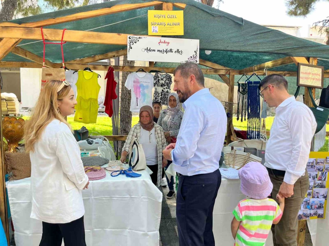 Sındırgılı kadınlar sanat sokağı ile geleneği devam ettirdi