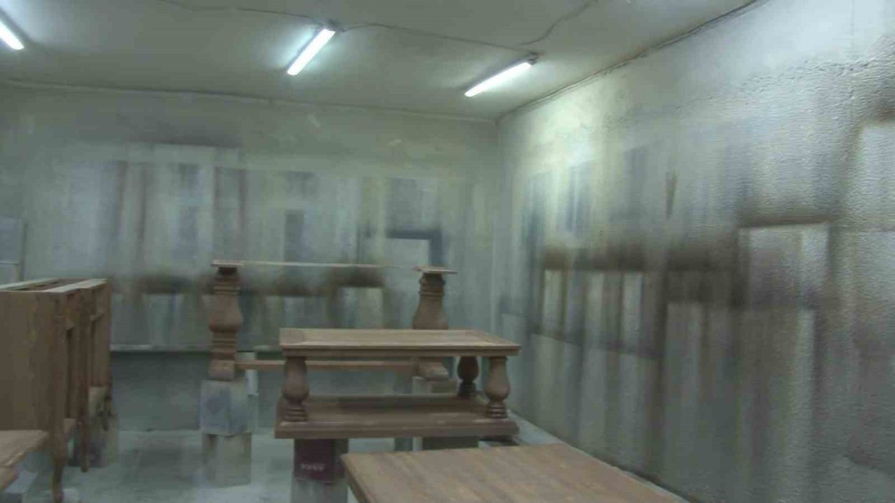 Ümraniye’de bir tinerci mobilya imalat atölyesini ateşe verdi