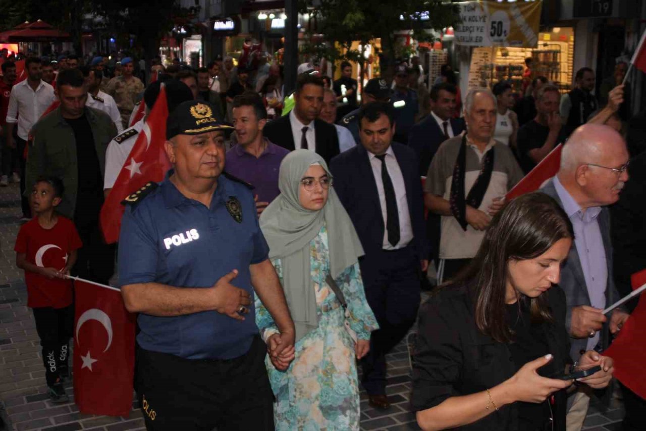 Uşak’ta kurtuluş etkinlikleri Kurtuluş Korteji ile başladı