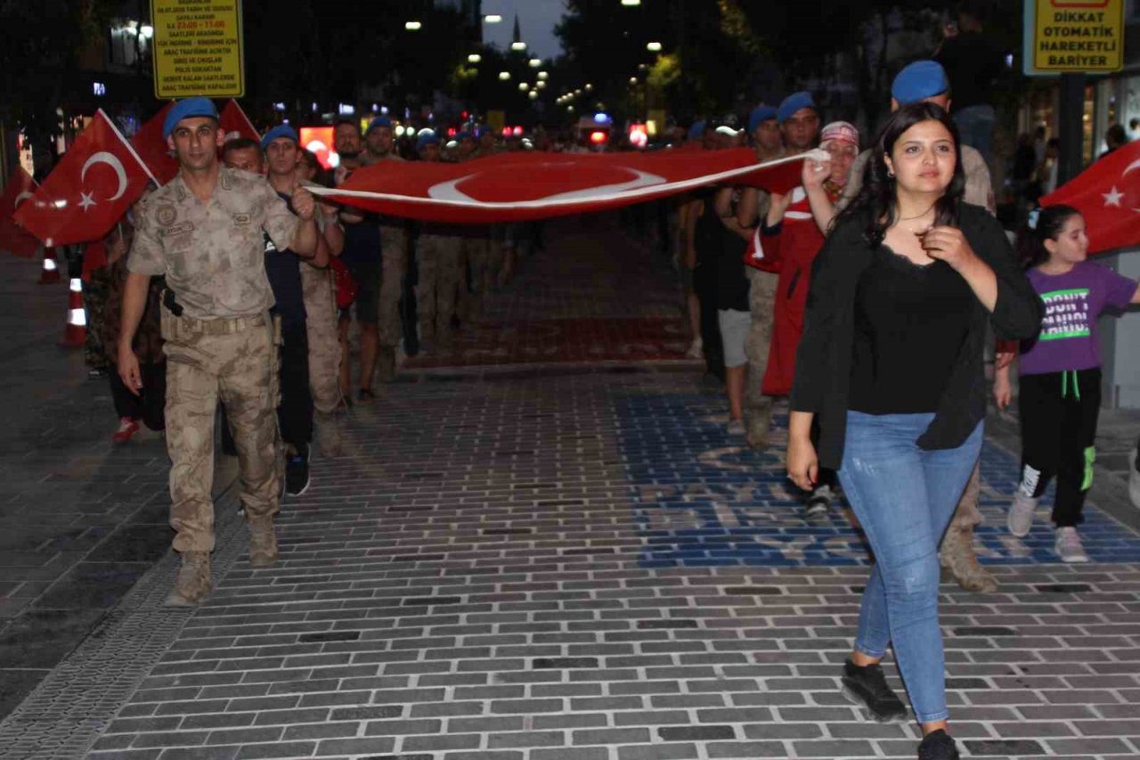 Uşak’ta kurtuluş etkinlikleri Kurtuluş Korteji ile başladı