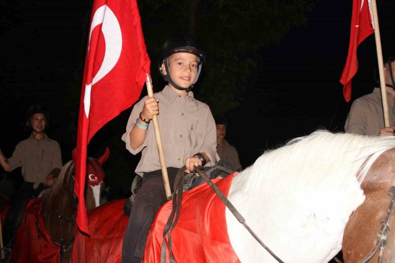 Uşak’ta kurtuluş etkinlikleri Kurtuluş Korteji ile başladı