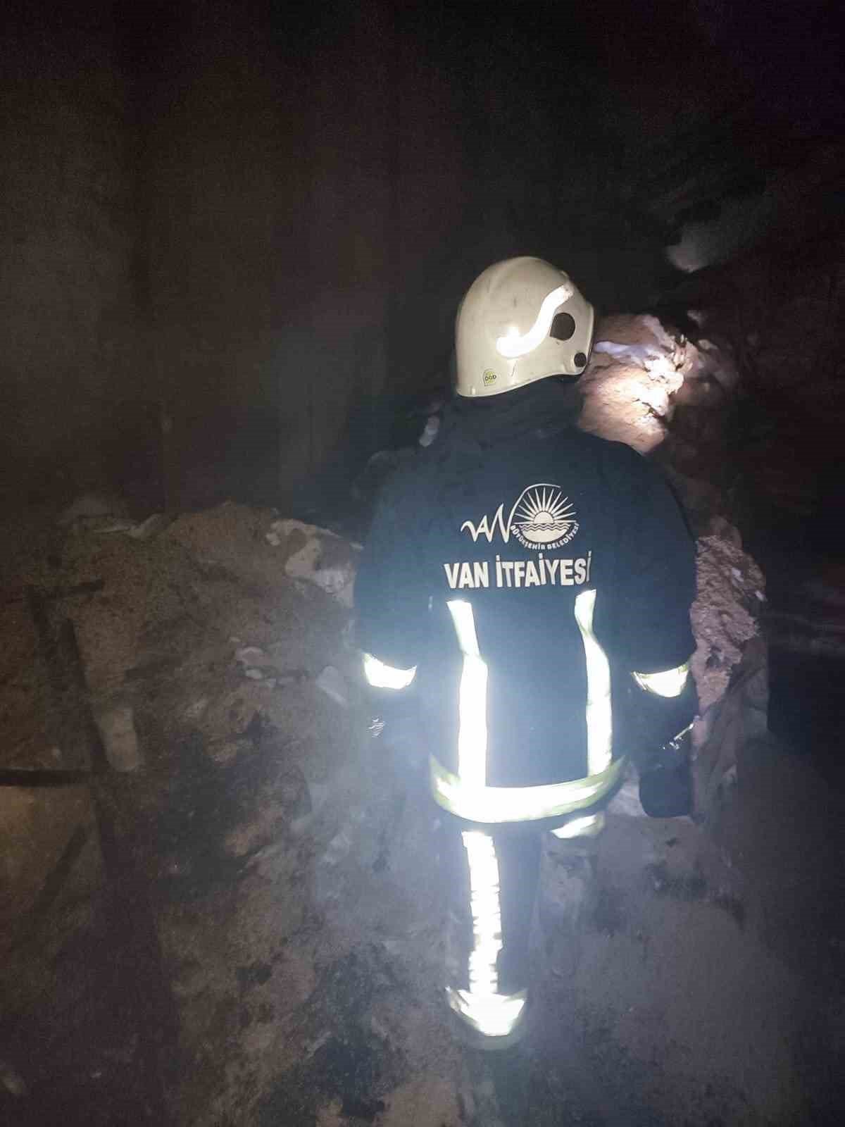 Van’da iş yeri yangını