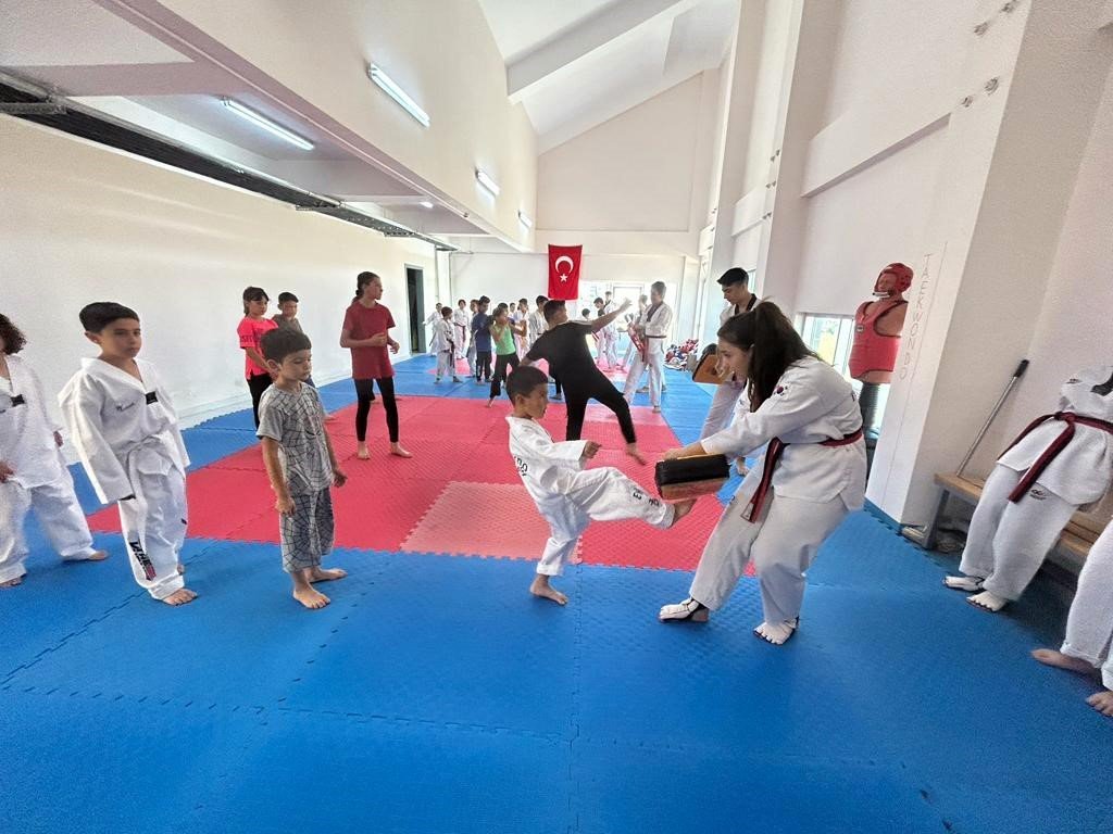 Geleceğin sporcularını yetiştiriyorlar