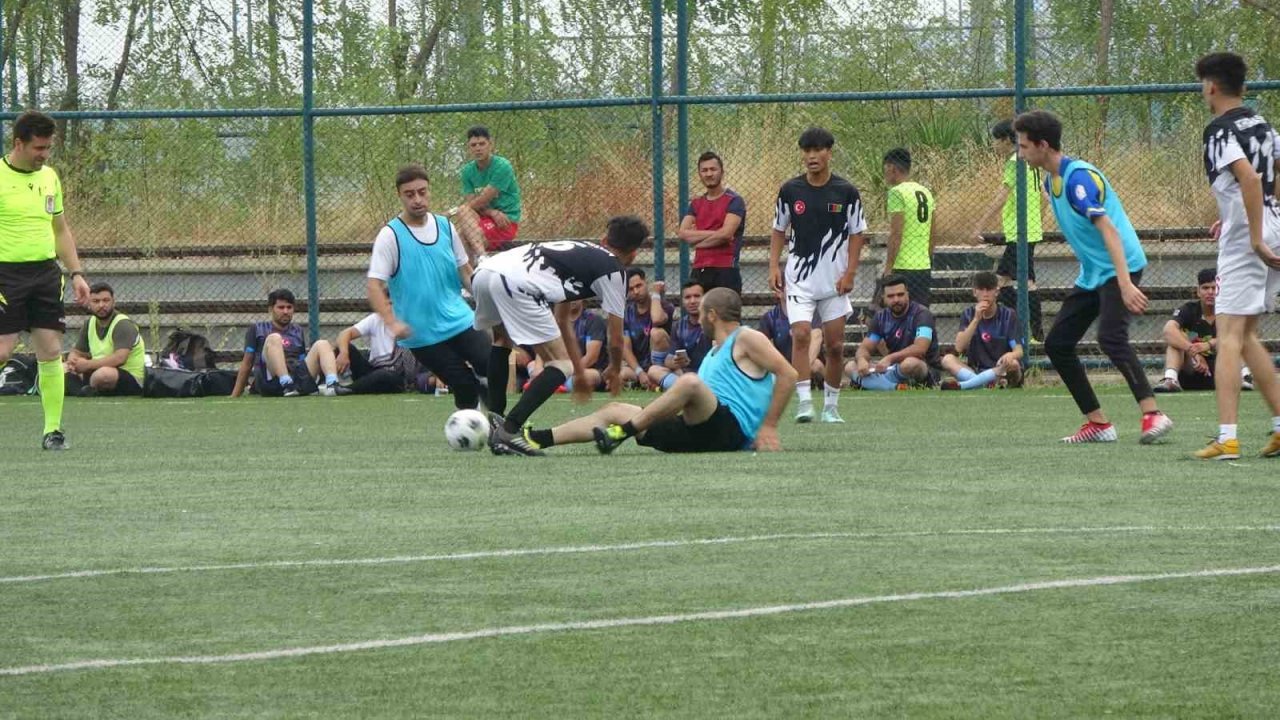 Türkiye’de yaşayan göçmenler futbol turnuvasında bir araya geldi