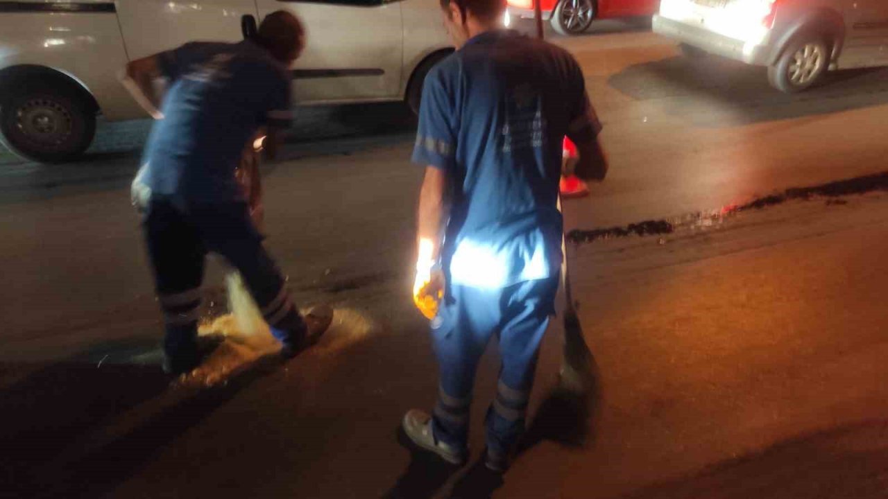 Yere dökülen motor yağı sürücülere zor anlar yaşattı