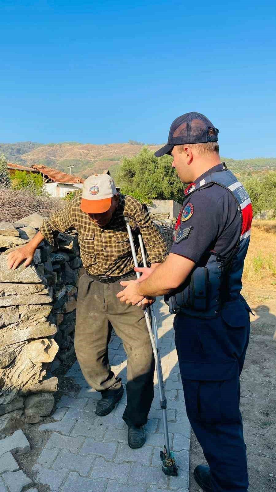 Jandarmadan yaşlı çınarlara vefa