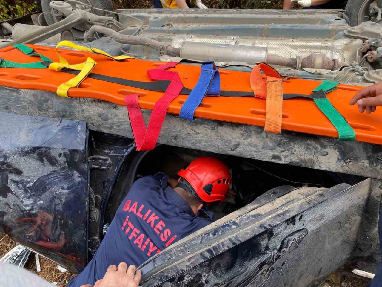 Balıkesir’de uçuruma uçan araçta 5 Yaralı