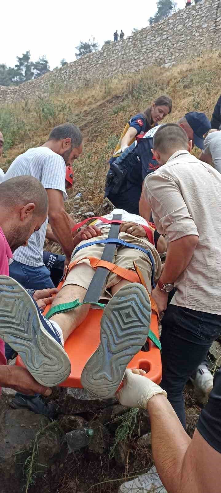 Balıkesir’de uçuruma uçan araçta 5 Yaralı