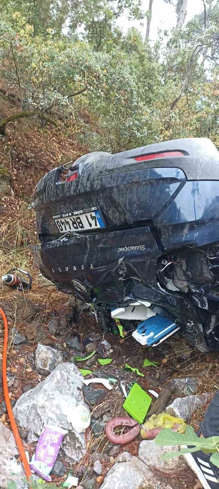 Balıkesir’de uçuruma uçan araçta 5 Yaralı