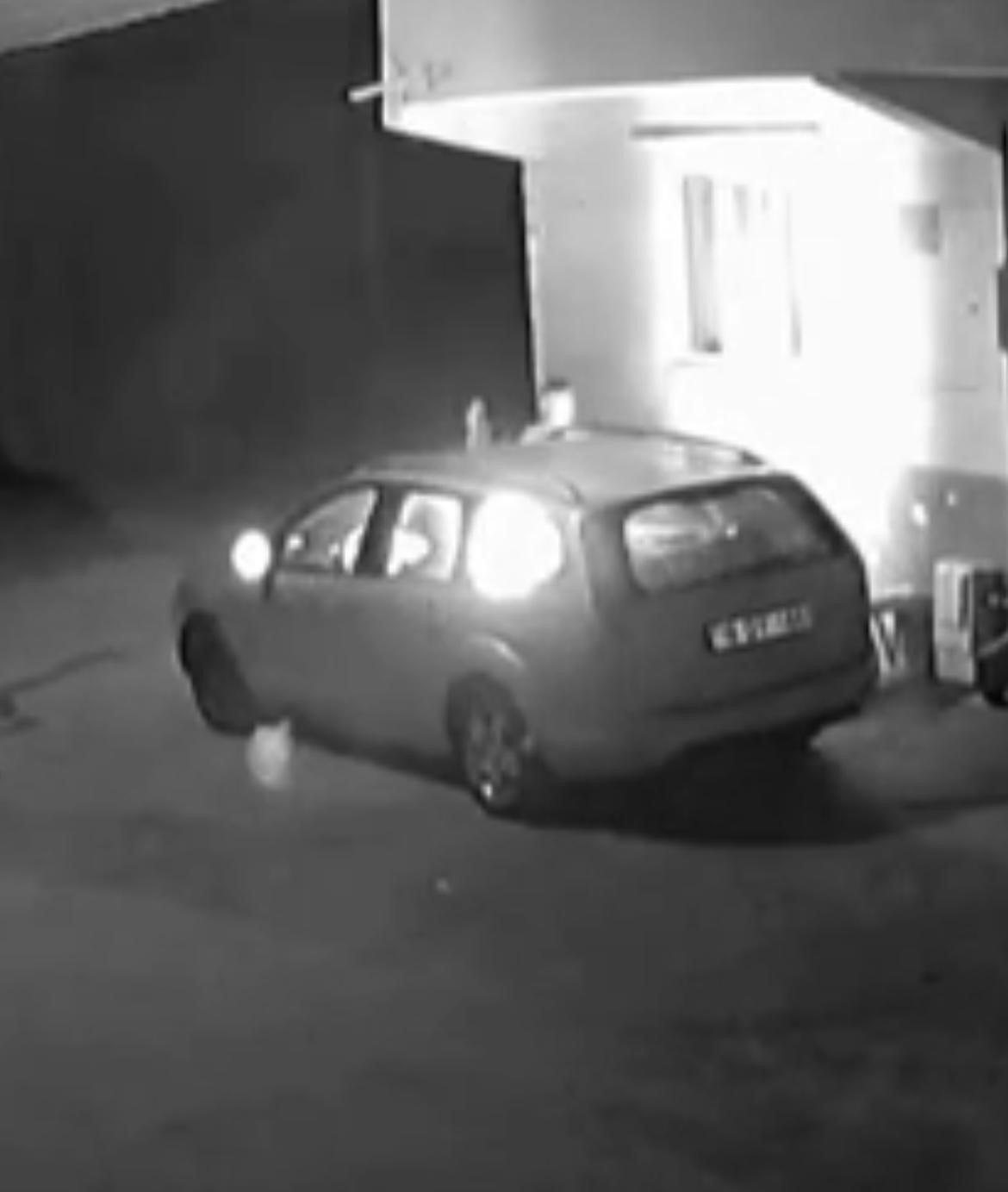 Bursa’da husumetlisinin aracını önce taşladı sonra yaktı