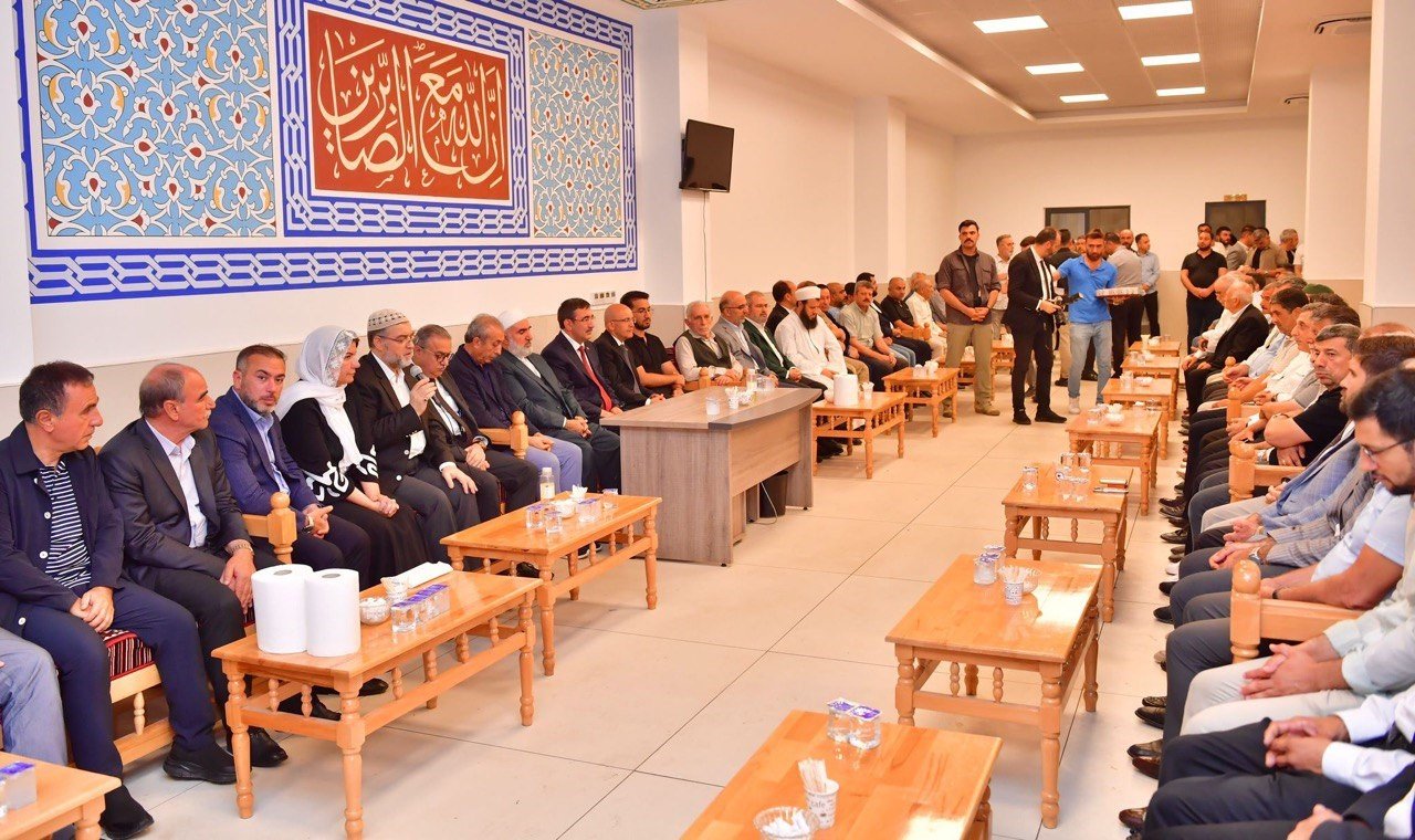 Cumhurbaşkanı Yardımcısı Yılmaz ve Bakan Şimşek’ten eski Bakan Arzu’nun ailesine taziye ziyareti