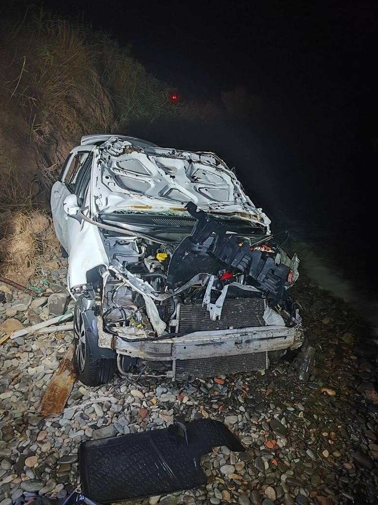 Denize düşen araçta okul müdürü hayatını kaybetti