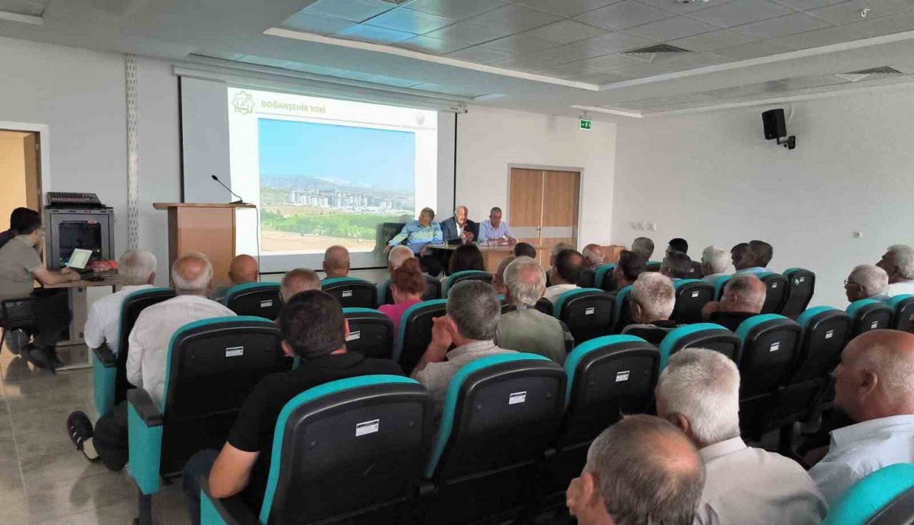 Doğanşehir’de deprem toplantısı