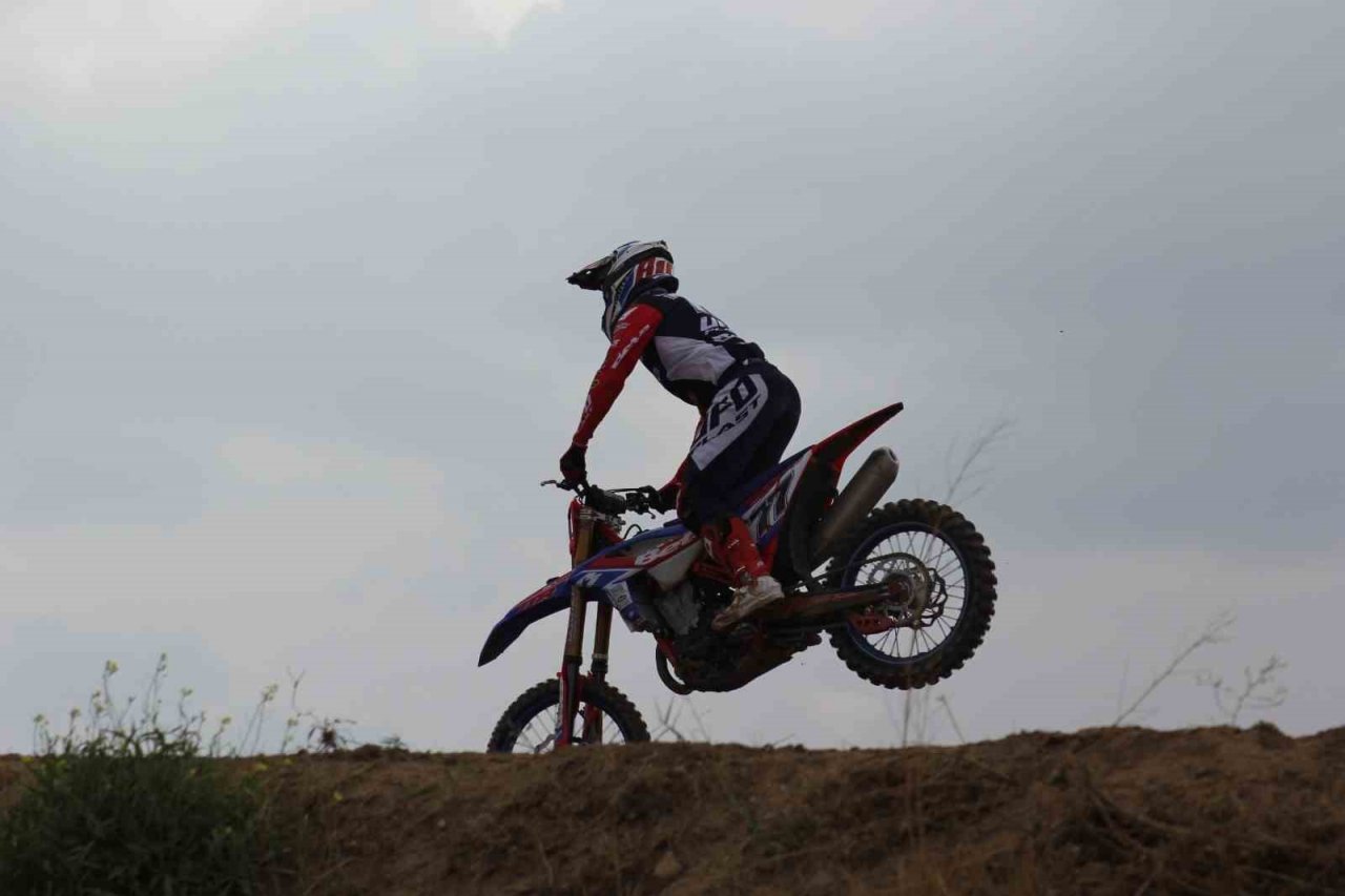 MXGP’de olumsuz hava koşullarından dolayı iki kategorideki sıralama yarışları iptal edildi