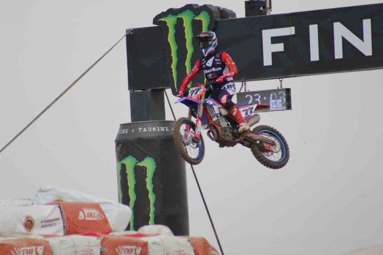 MXGP’de olumsuz hava koşullarından dolayı iki kategorideki sıralama yarışları iptal edildi