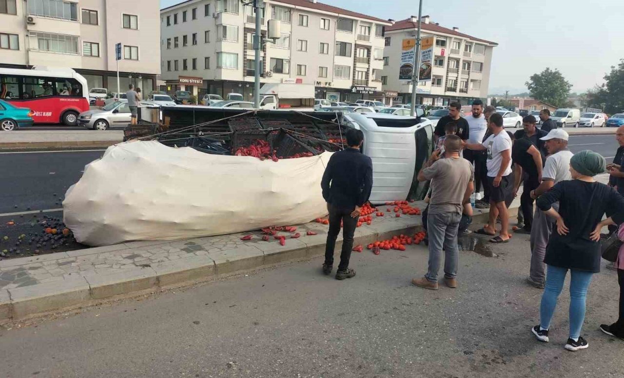 Kamyonet yan yattı 1 kişi yaralı