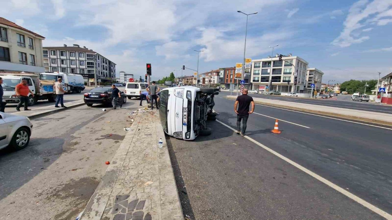 Kamyonet yan yattı 1 kişi yaralı