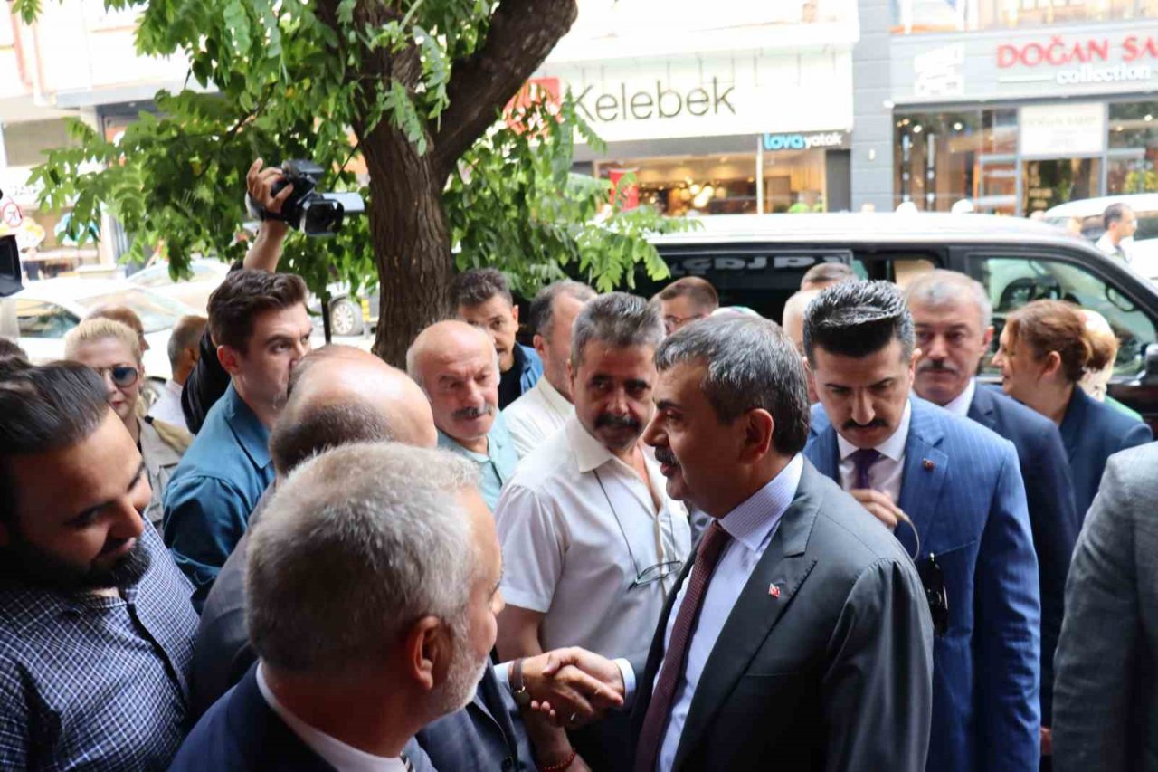 Milli Eğitim Bakanı Tekin: “Yerel yöneticilerin tamamından arsa konusunda destek bekliyoruz”