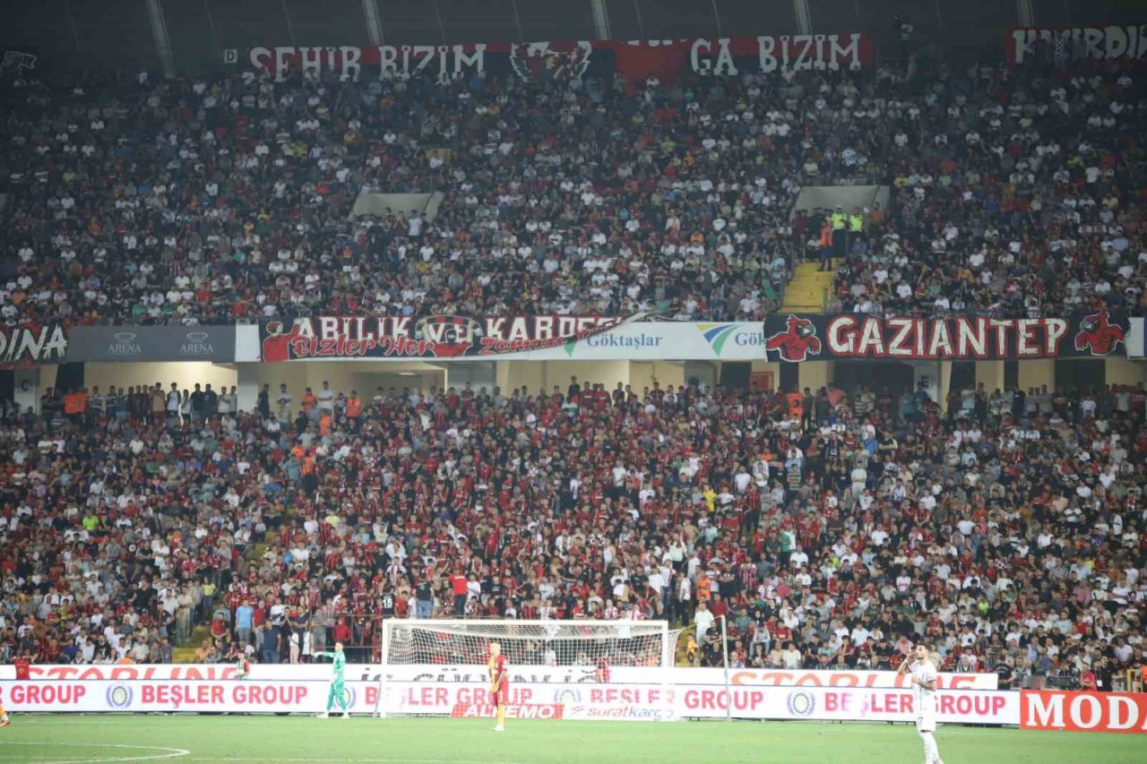 Trendyol Süper Lig: Gaziantep FK: 0 - Galatasaray: 1 (İlk Yarı)