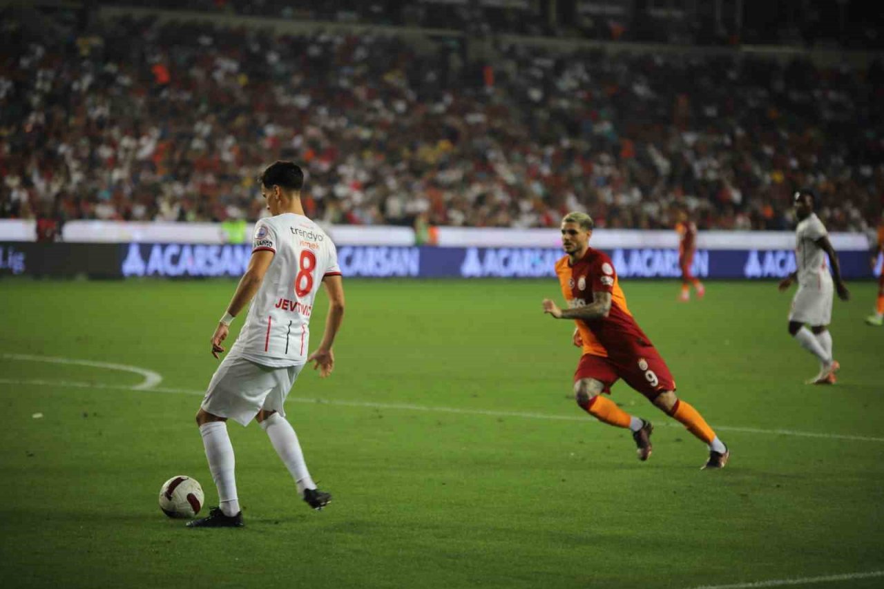 Trendyol Süper Lig: Gaziantep FK: 0 - Galatasaray: 1 (İlk Yarı)