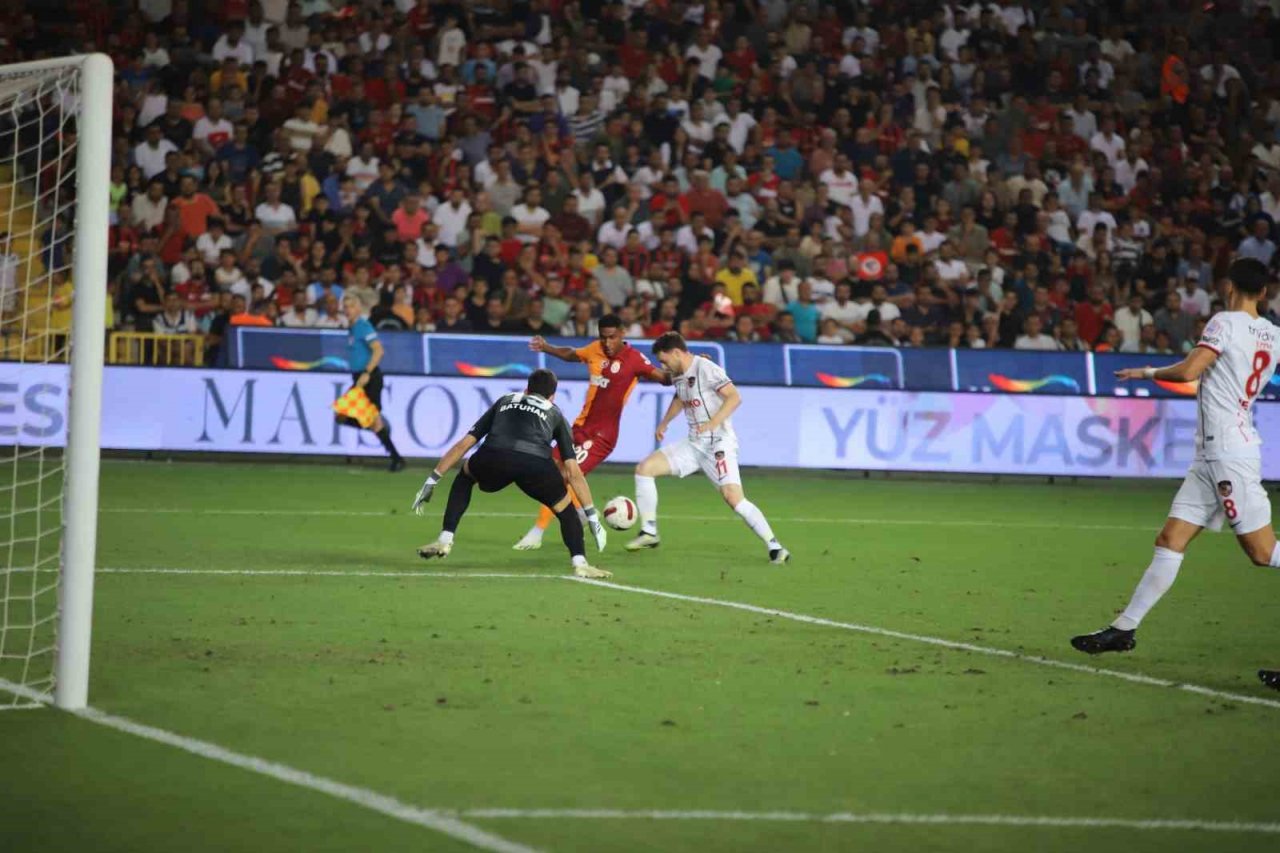 Trendyol Süper Lig: Gaziantep FK: 0 - Galatasaray: 1 (İlk Yarı)