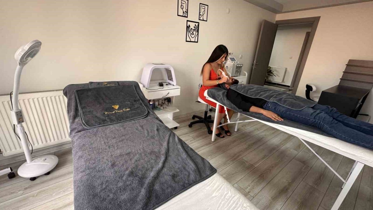 Uzmanından uyarı: ’’Güneş ışınları ciltte yaşlanmaya neden olabilir’’