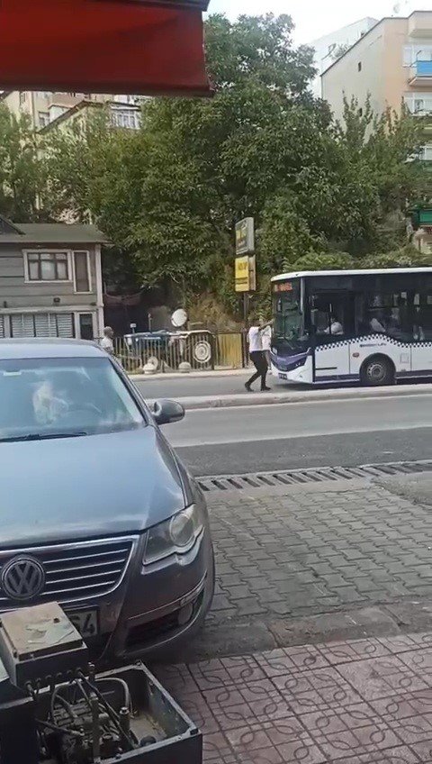 Bu sefer yaya, otobüse çarptı