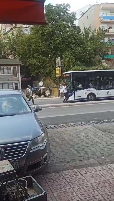 Bu sefer yaya, otobüse çarptı