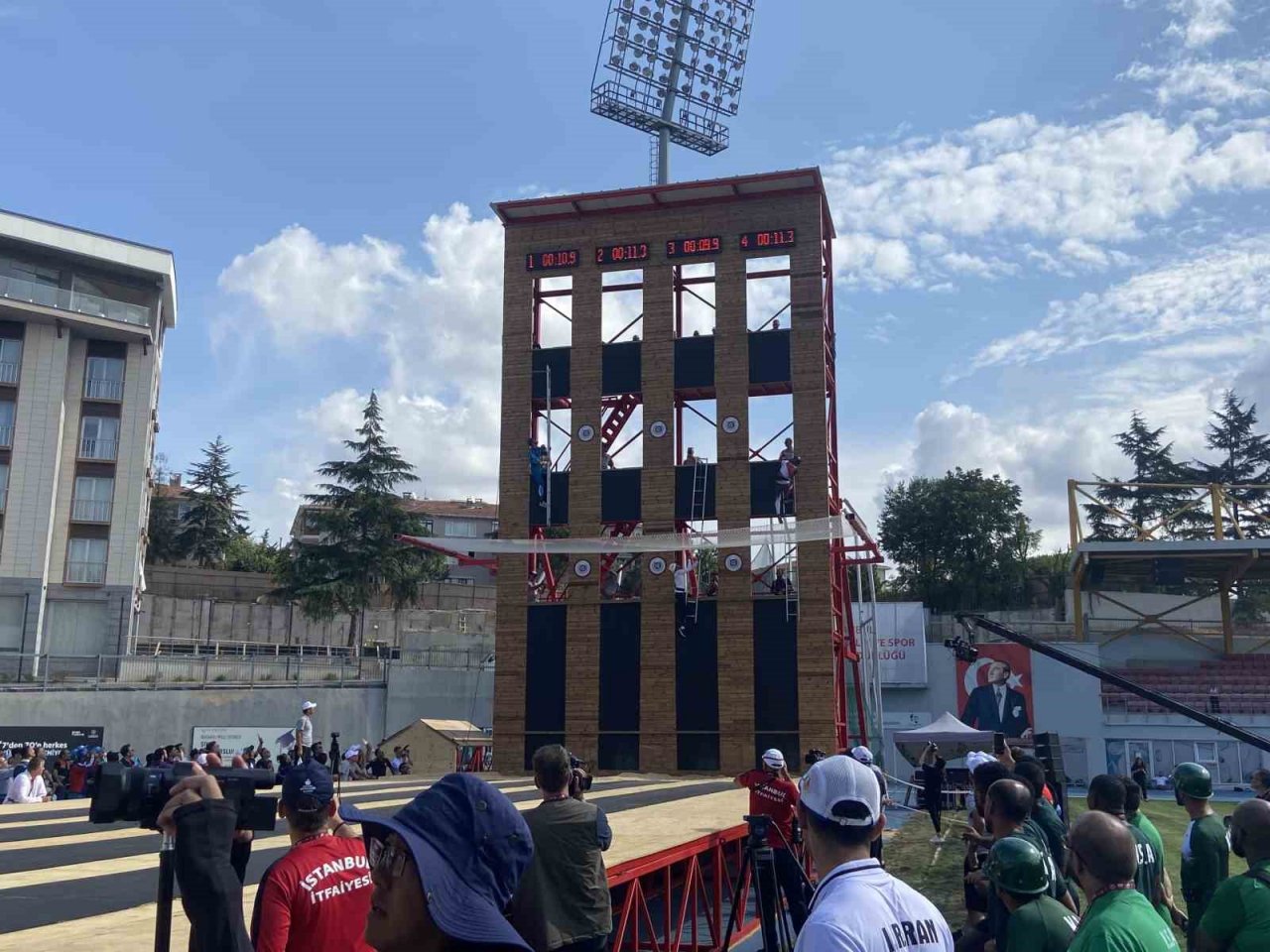 Dünya itfaiyecileri yangına değil, madalyaya koştu