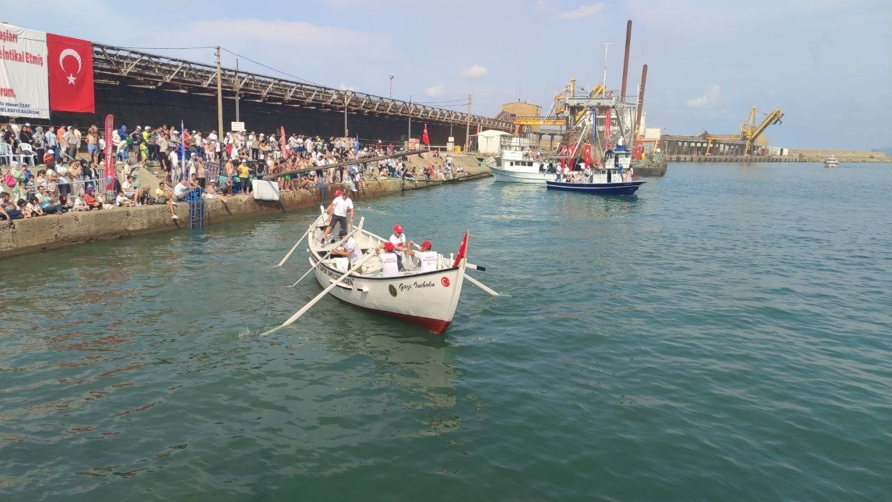 Milli Mücadele’nin simgesi İnebolu Denk Kayığı deniz şenliklerinde göz doldurdu