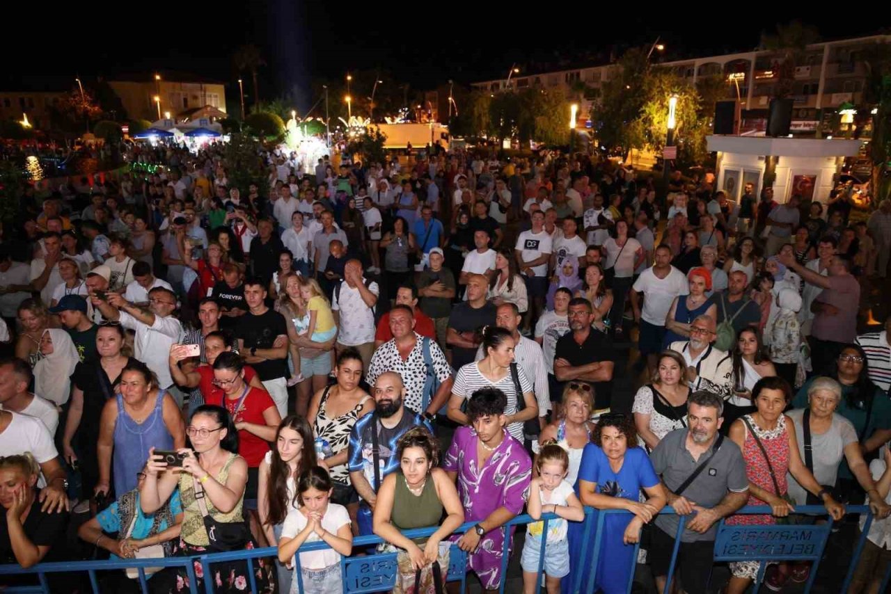 Marmaris’te Halk Dansları Festivali rüzgarı esti