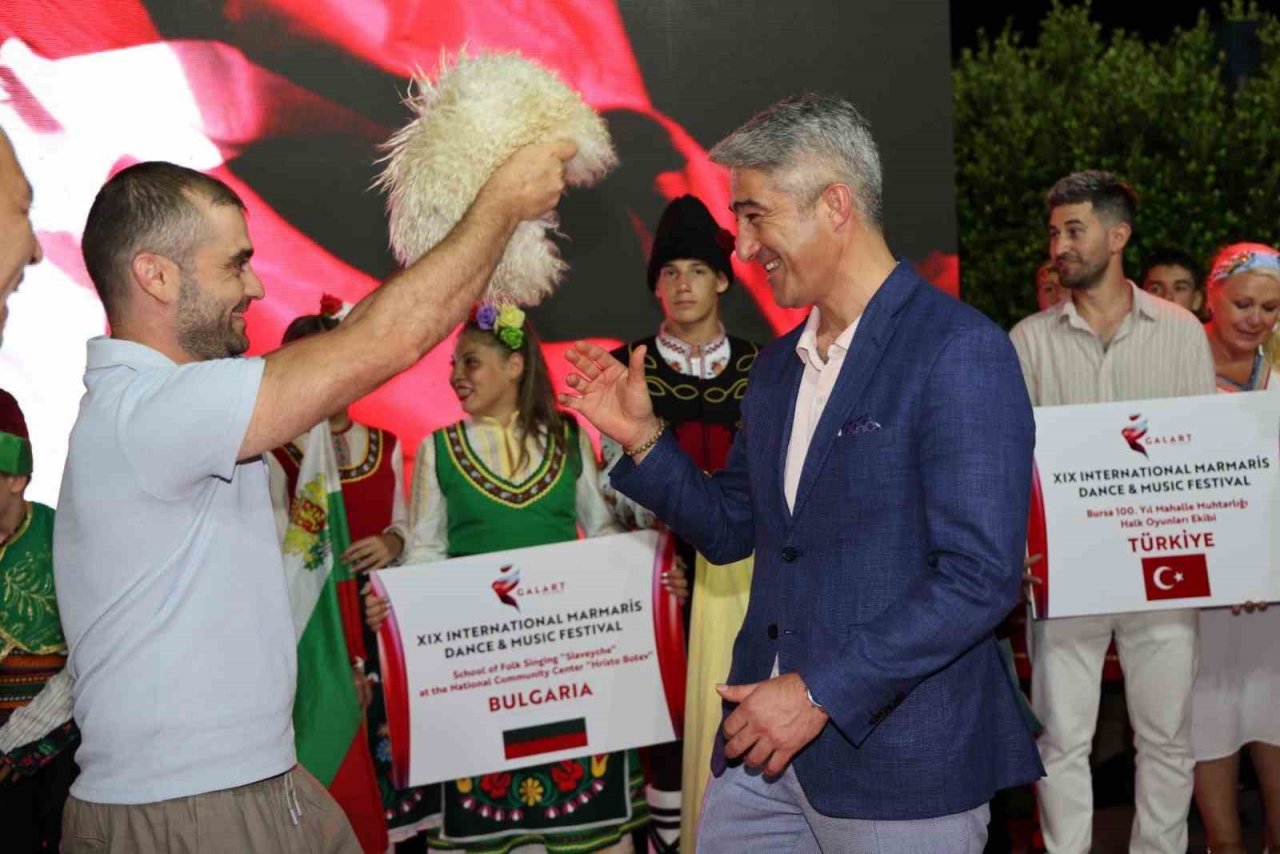 Marmaris’te Halk Dansları Festivali rüzgarı esti