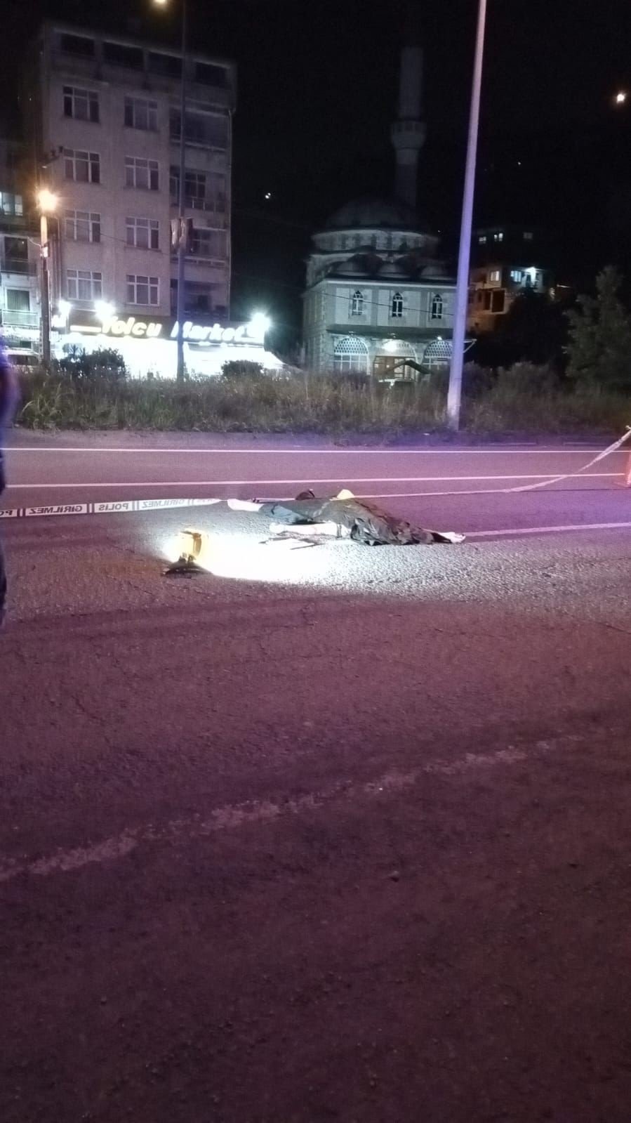 Otomobilin çarptığı tır sürücüsü hayatını kaybetti