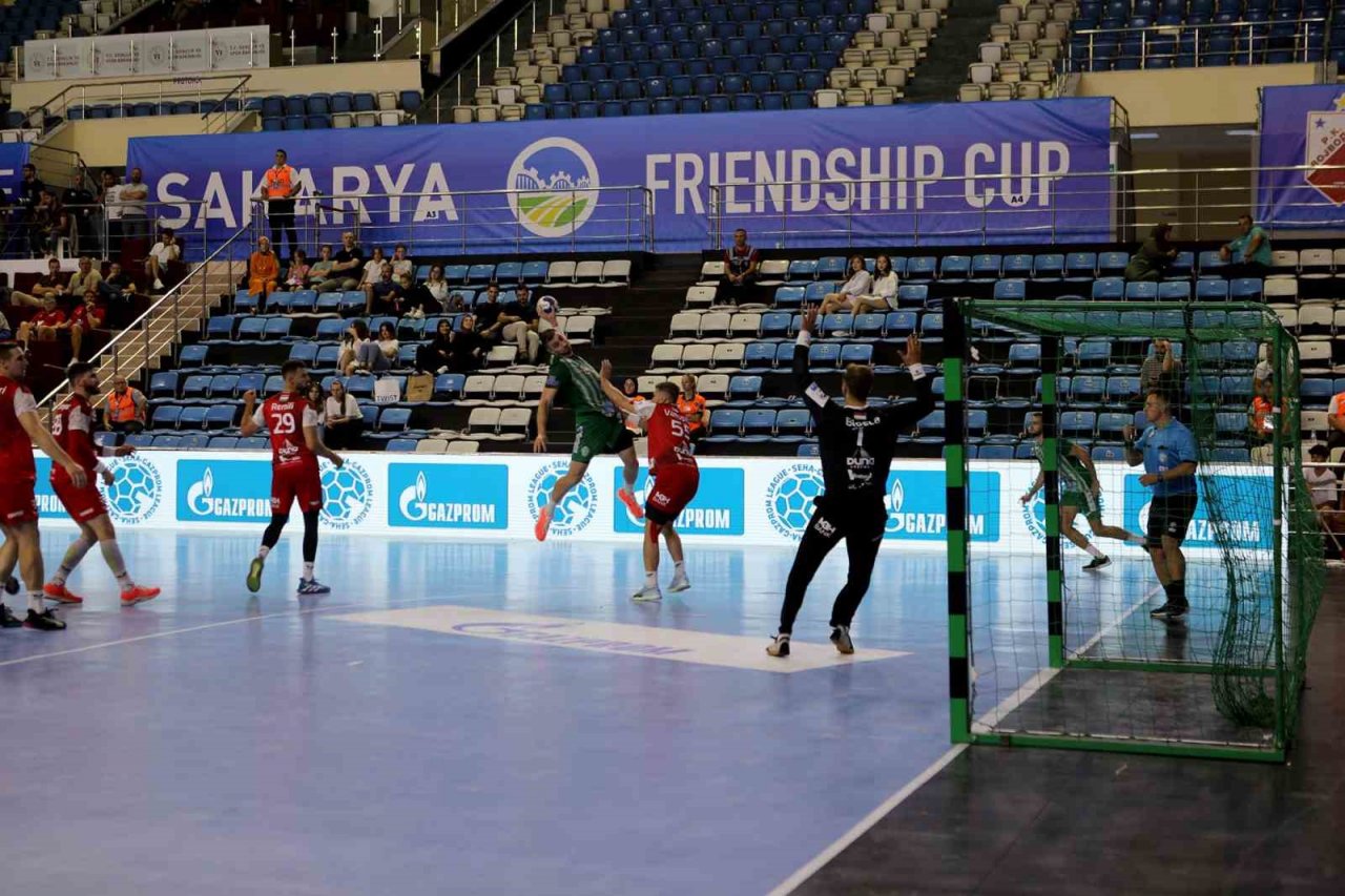 Uluslararası hentbol turnuvasında ilk gün geride kaldı